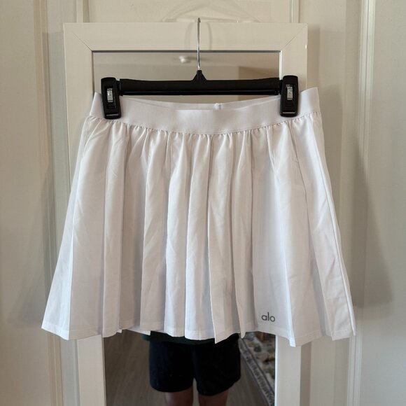 ALO Yoga White Mini Skirt Size Medium Color White - Picture 1 of 3